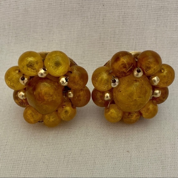 Vintage clip on earrings. 2 pairs excellent condition. Great wardrobe addition - Picture 1 of 8
